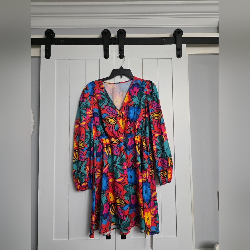 CUPSHE Women's Flowy Mini V-Neck Dress. NEW!